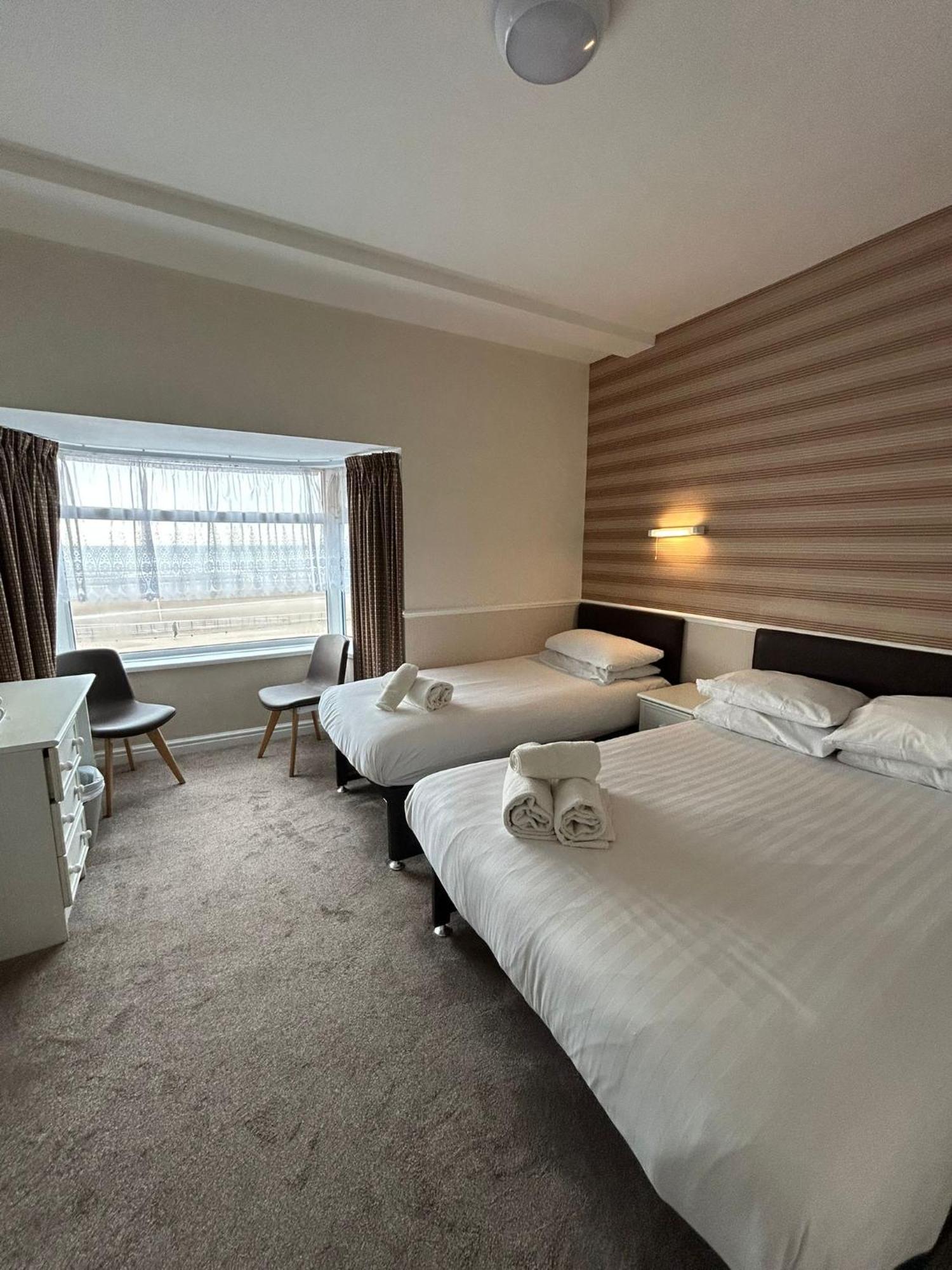 Lyndene Hotel Blackpool Exterior photo